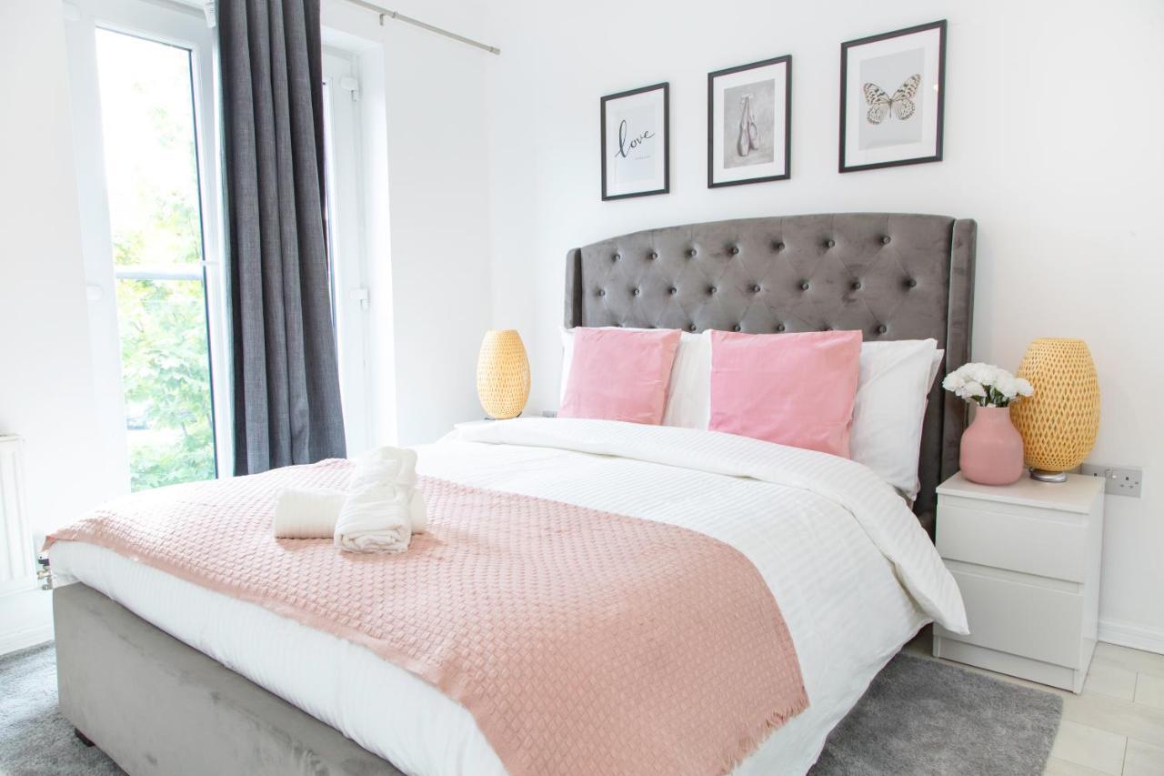 Cozy Townhouse In The Heart Of Greater Manchester Villa Exterior photo