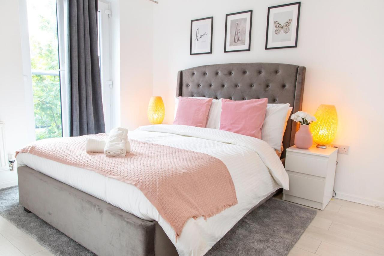 Cozy Townhouse In The Heart Of Greater Manchester Villa Exterior photo