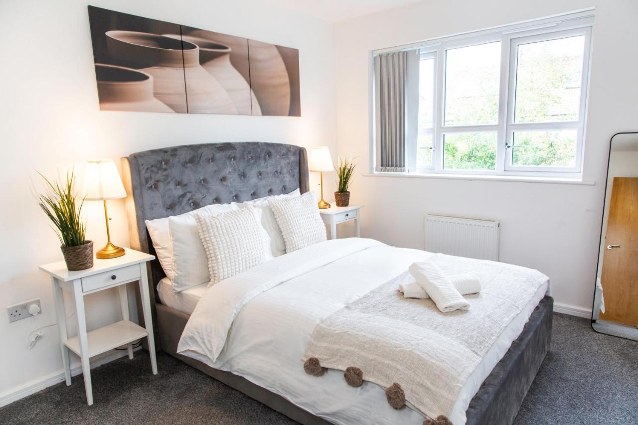 Cozy Townhouse In The Heart Of Greater Manchester Villa Exterior photo